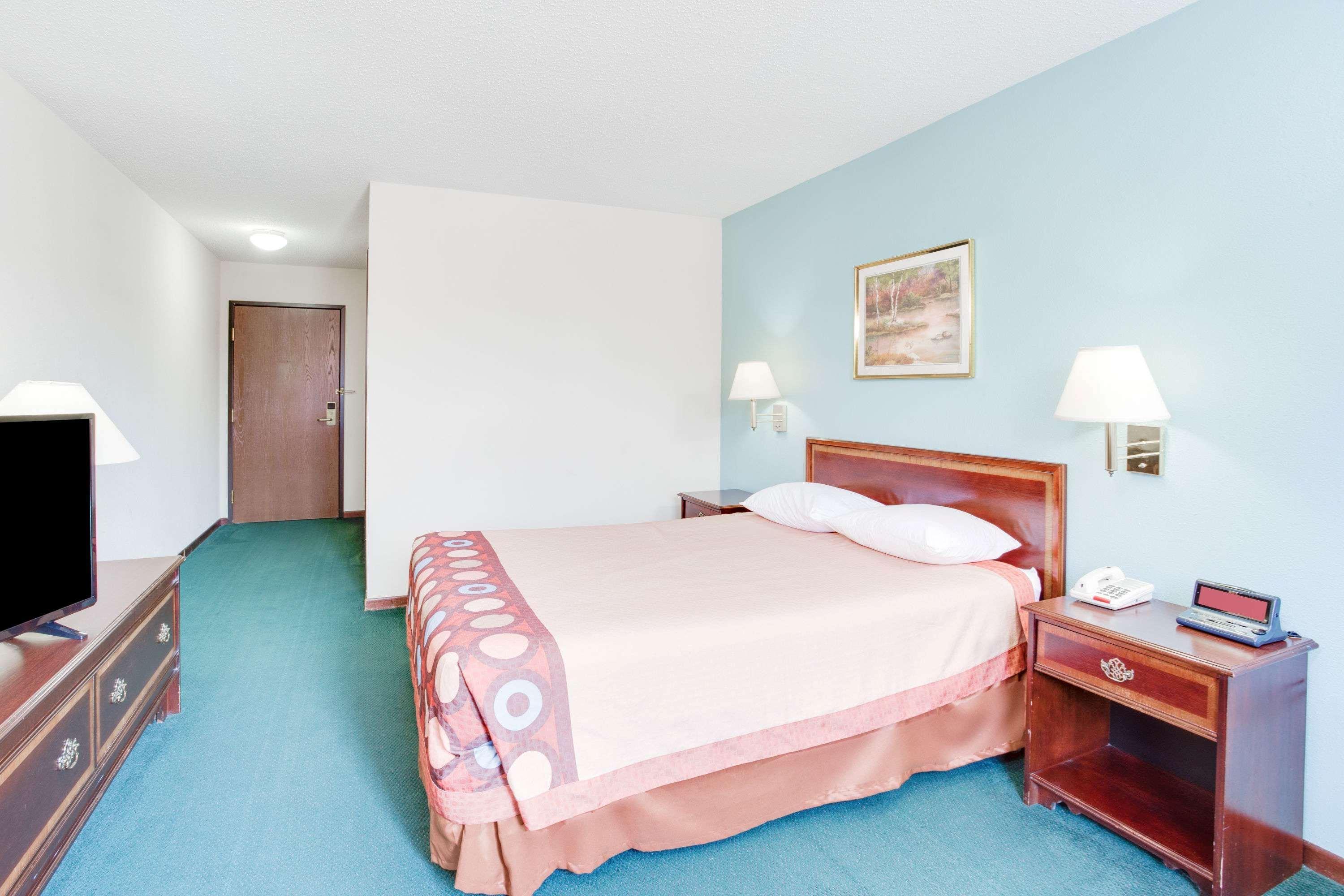 Super 8 By Wyndham Springfield-Battlefield Hotel Exterior photo