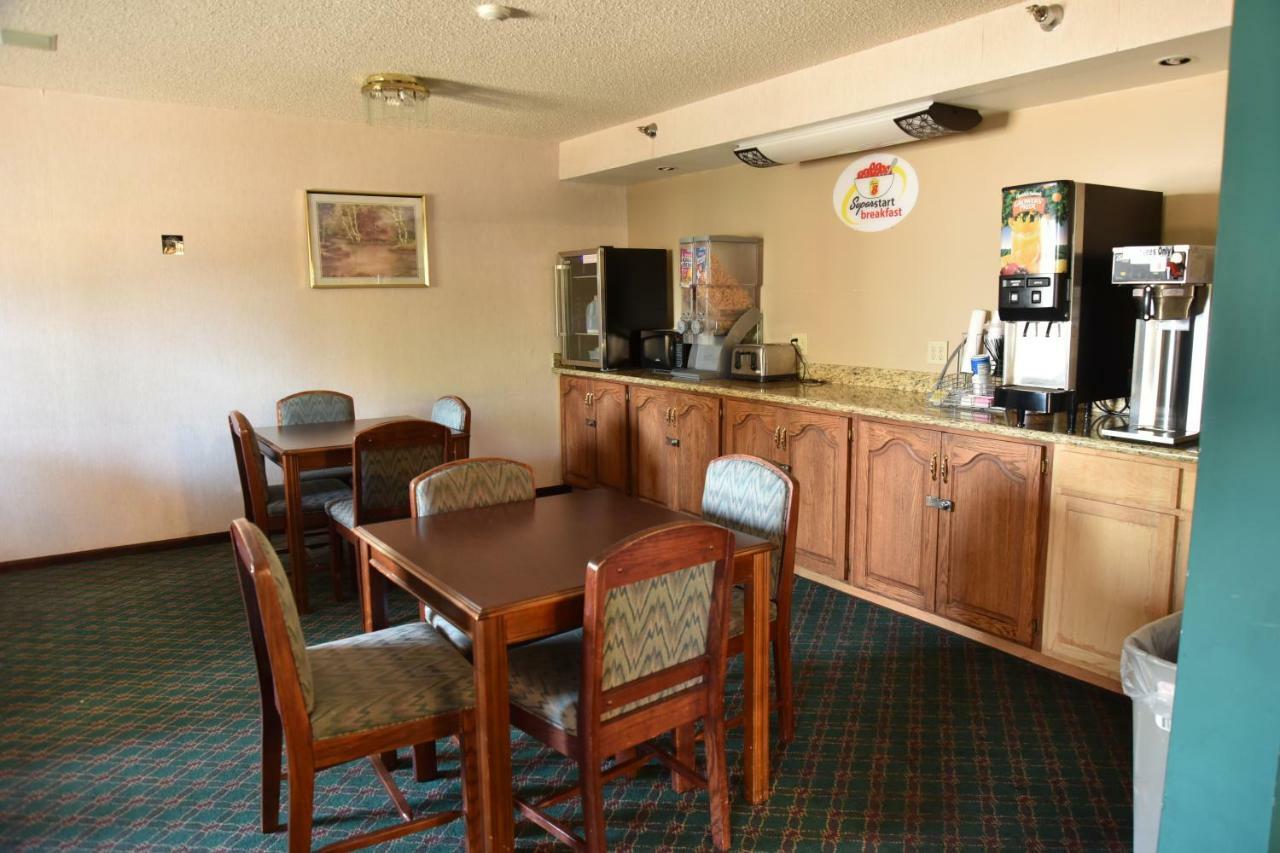Super 8 By Wyndham Springfield-Battlefield Hotel Exterior photo
