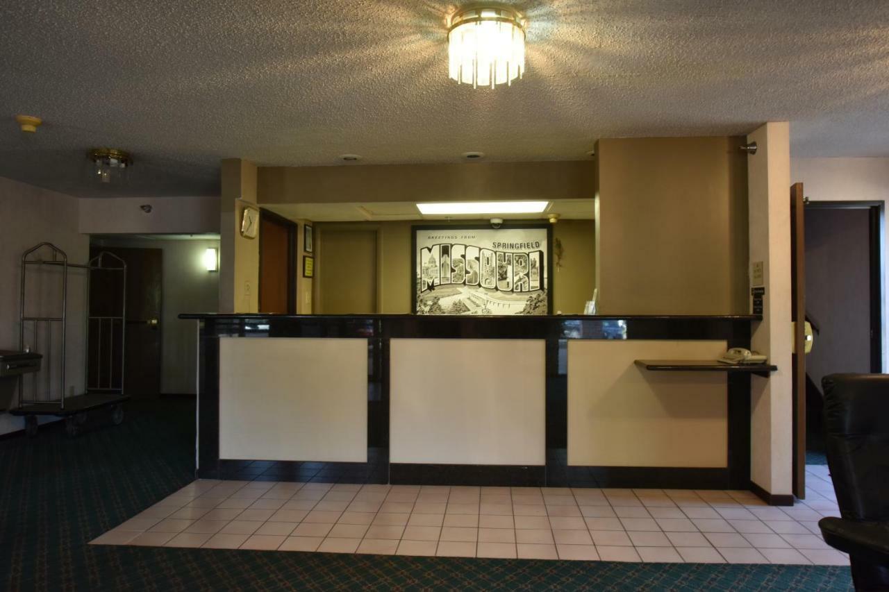 Super 8 By Wyndham Springfield-Battlefield Hotel Exterior photo