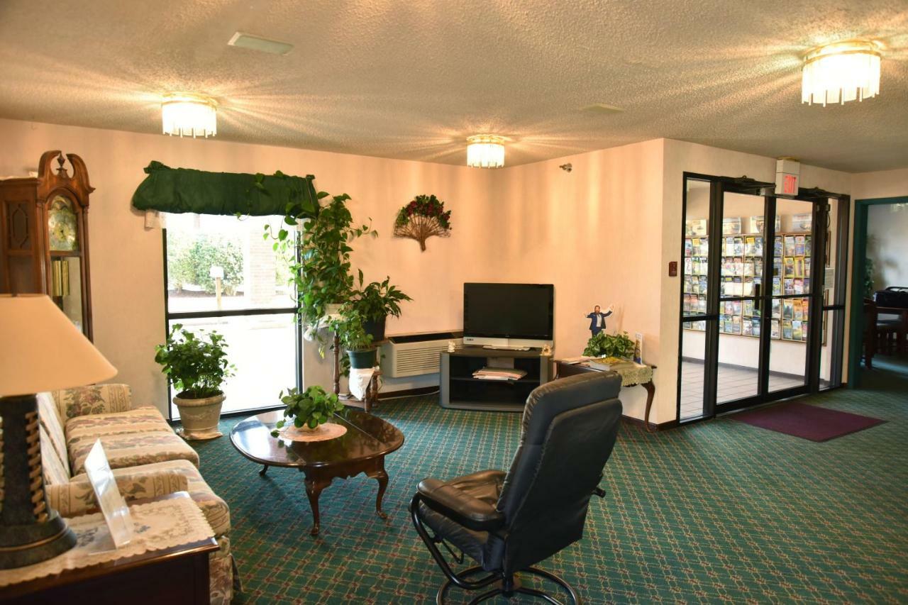 Super 8 By Wyndham Springfield-Battlefield Hotel Exterior photo